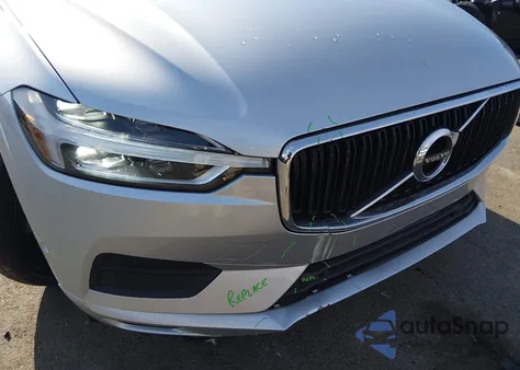 2018 Volvo Xc60 T5 Momentum из США, поврежденный, VIN LYV102RK7JB097089